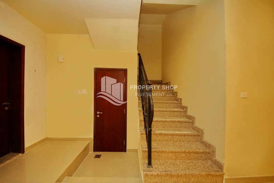 8 3-bedroom-villa-abu-dhabi-hydra-village-stairs. JPG