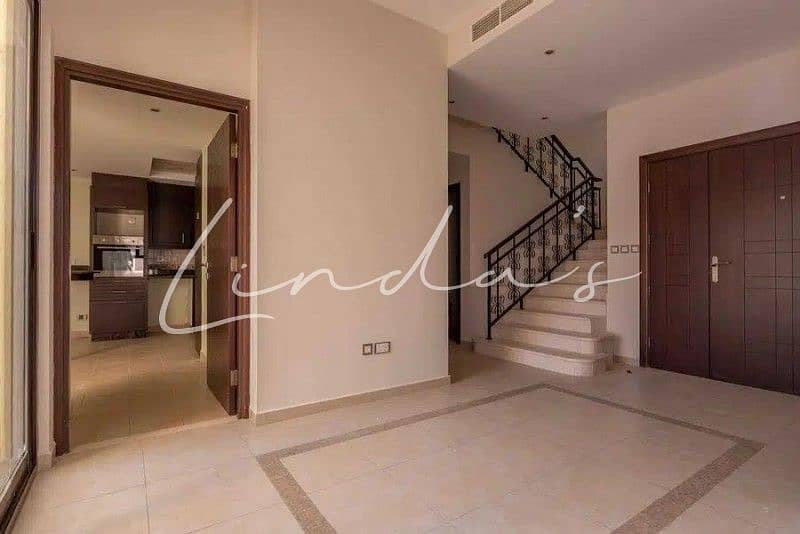 فیلا في نسيم،مدن 4 غرف 265000 درهم - 8530306