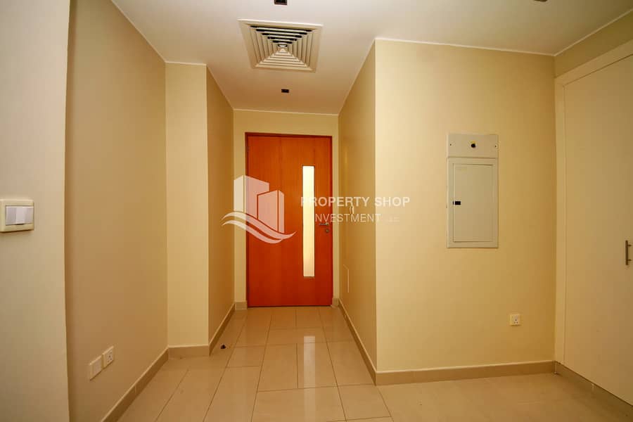 6 3-bedroom-townhouse-abu-dhabi-al-dar-al-raha-gardens-foyer. JPG