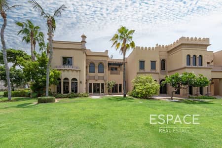 4 Bedroom Villa for Sale in Palm Jumeirah, Dubai - 4BR Canal Cove | Sea view | Great Location
