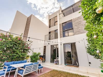 5 Bedroom Villa for Sale in DAMAC Hills 2 (Akoya by DAMAC), Dubai - Upgraded Kitchen I Single Row | Desert Views