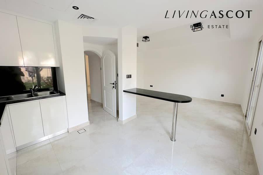 Fully Upgraded | Vacant | Landscaped Fully Upgraded | Vacant | Landscaped