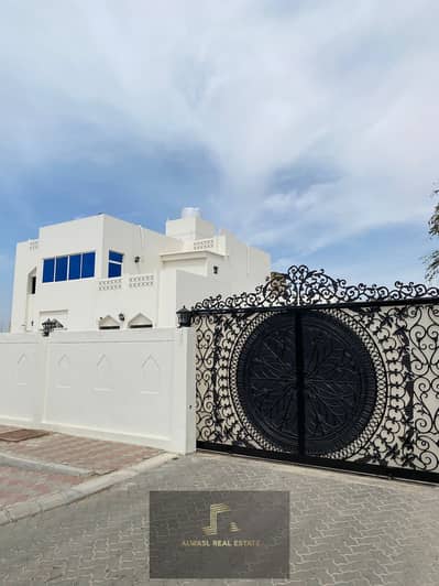 For rent a villa in Sharjah, Al Qarayen area , super deluxe finishing     The villa is fully renovated and is considered the first inhabitant.