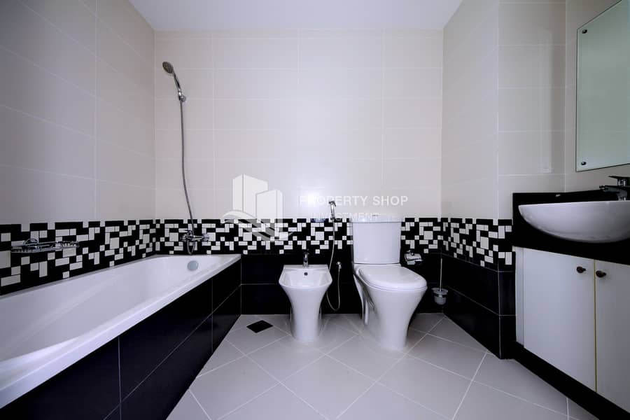 15 2-bedroom-apartment-al-reem-island-shams-abu-dhabi-oceanscape-master-bathroom. JPG