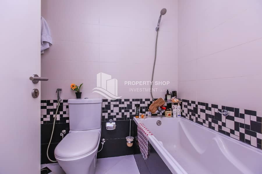 9 2-bedroom-apartment-al-reem-island-shams-abu-dhabi-oceanscape-bathroom. JPG