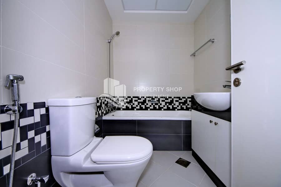 13 2-bedroom-apartment-al-reem-island-shams-abu-dhabi-oceanscape-bathroom-1. JPG