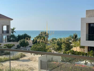5 Bedroom Villa for Sale in Saadiyat Island, Abu Dhabi - Luxury Edge Of Paradise Elegant Partial Seaview
