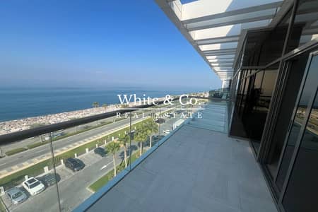 2 Bedroom Apartment for Rent in Palm Jumeirah, Dubai - Luxury Living | Available Now | Sea View