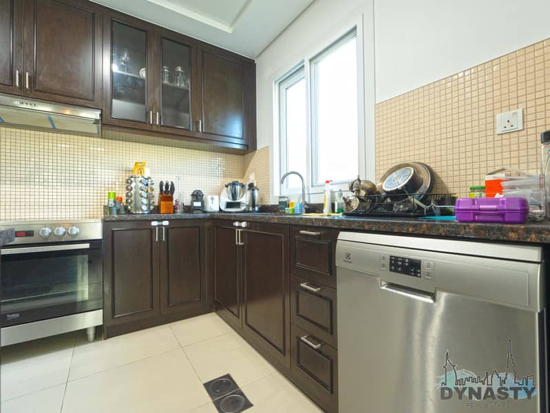 8 KITCHEN 2. jpg