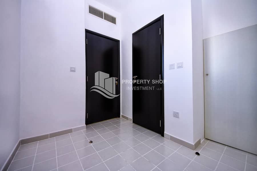 10 5-bedroom-villa-abu-dhabi-al-reef-contemporary-village-maidsroom. JPG