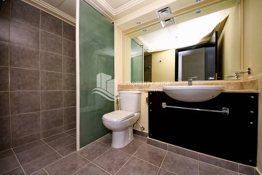 15 5-bedroom-villa-abu-dhabi-al-reef-contemporary-village-bathroom. JPG
