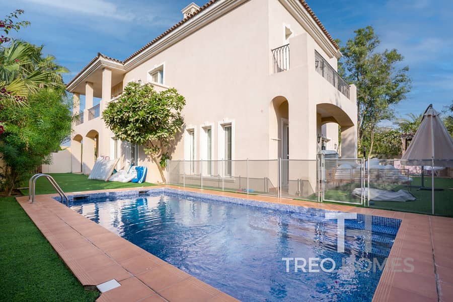 Single row | 5 bed | Private pool