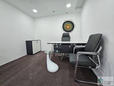 مکتب  للايجار في ديرة، دبي - ارفع مستوى عملك مع مساحة مكتبية مفروشة بالكامل في دبي !!