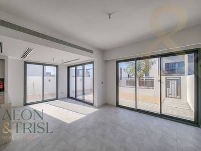 4 Bedroom Townhouse for Rent in Dubailand, Dubai - Bright and Spacious | Corner Unit | Immidiate Rent