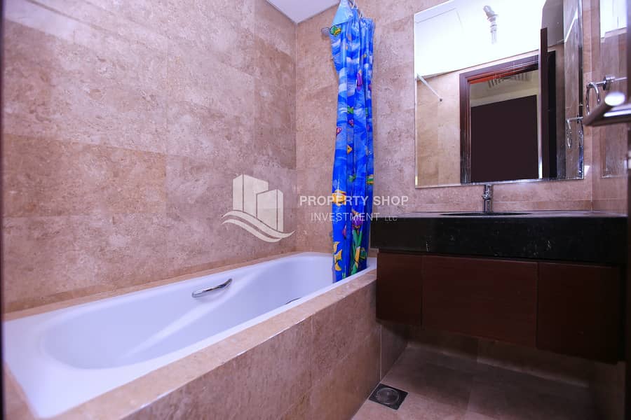 11 2-bedroom-apartment-al-reem-island-marina-square-marina-heights-2-bathroom. JPG