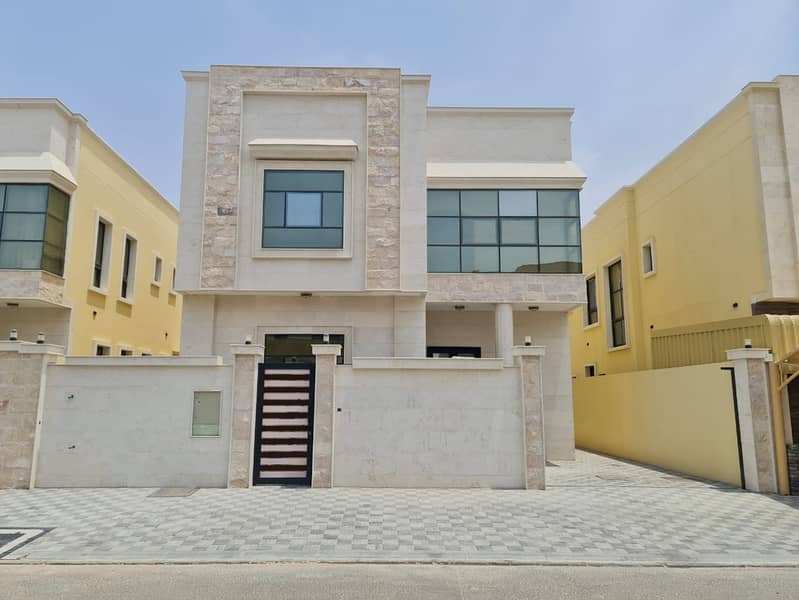 Villa for rent in Ajman, Al Yasmeen area 5 rooms, a sitting room and a hall And a maid's room With air conditioners 95 required