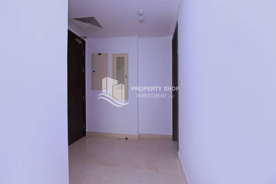 7 1-bedroom-apartment-al-reem-island-marina-square-marina-heights-2-foyer. JPG