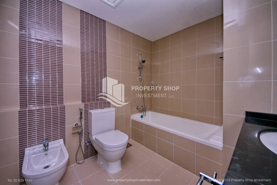 9 1-bedroom-apartment-al-reem-island-marina-square-rak-tower-master bathroom-1. JPG