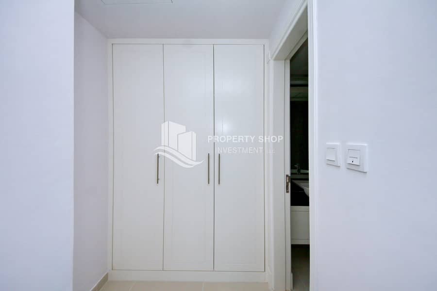 8 2-bedroom-apartment-al-reem-island-najmat-abu-dhabi-marina-bay-cabinet. JPG