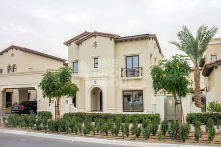 Close to Pool and Park Close to Pool and Park