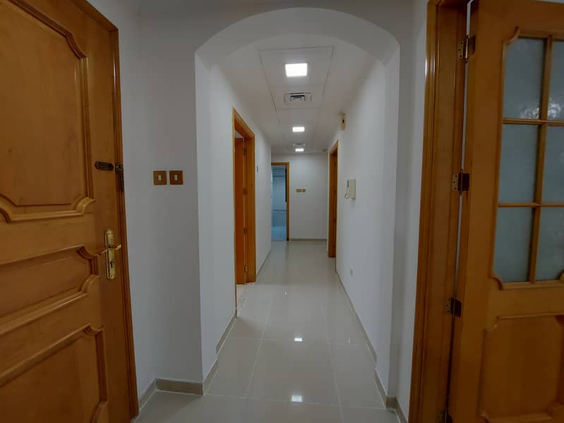شقة في شارع الشيخ خليفة بن زايد 3 غرف 84999 درهم - 8550551