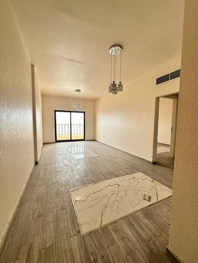A room and a hall for the first inhabitant, 1 bathrooms, with a balcony, on Sheikh Zayed Road, close to Kenz hypermarket. The price is 24 thousand, pa