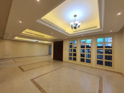 فیلا 5 غرف نوم للايجار في آل نهيان، أبوظبي - فیلا في المعمورة،آل نهيان 5 غرف 215000 درهم - 8552157