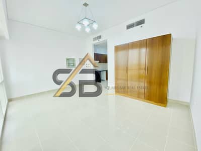 Ready to move Studio apartment |closely Central Mall |
