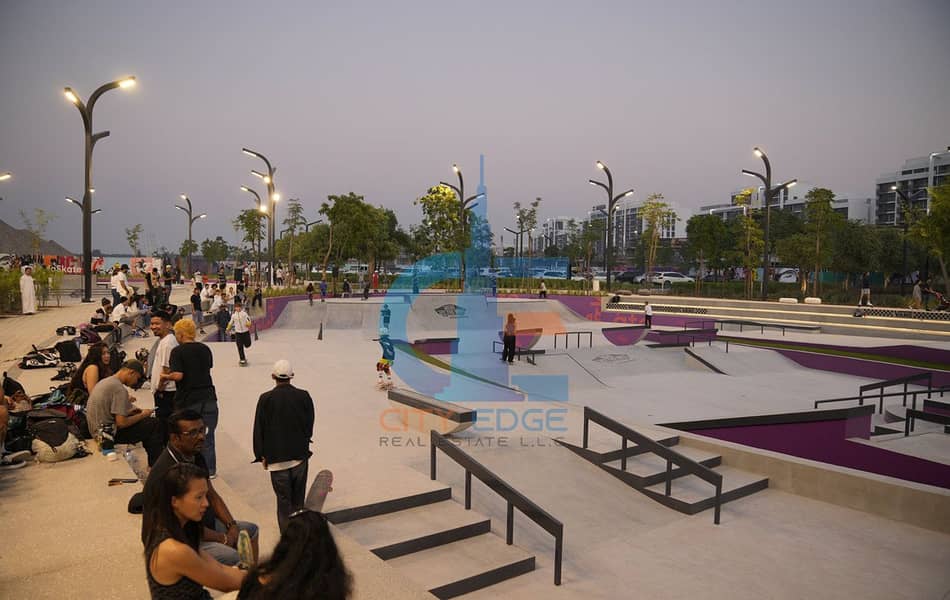 15 Crowds-enjoy-the-professional-street-section-of-Aljada-Skate-Park-on-its-opening-day. jpg