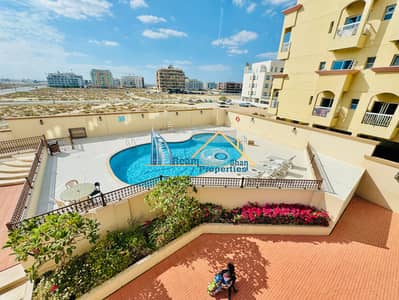 Pool View - Spacious Unit - All Amenities