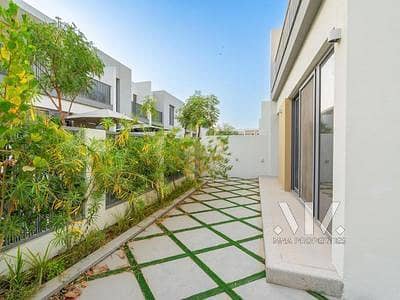 Multiple Options | Single Row | Close to Pool Multiple Options | Single Row | Close to Pool