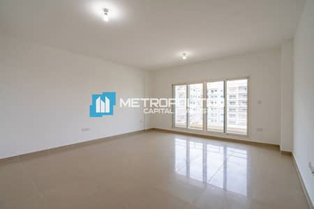 3 Bedroom Flat for Sale in Al Reef, Abu Dhabi - Well-Maintained Unit|Blissful View|Good Investment