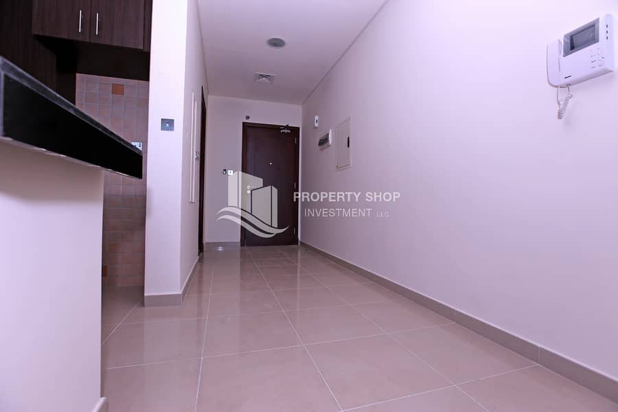 4 studio-apartment-abu-dhabi-al-reem-island-city-of-lights-hydra-avenue-foyer. JPG