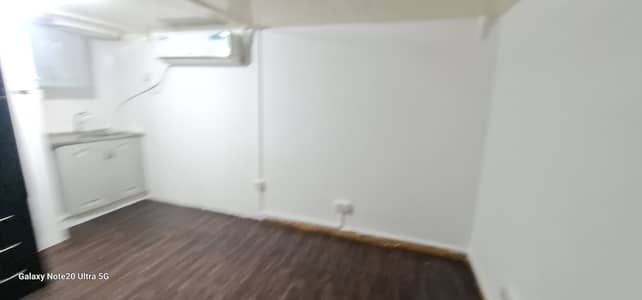 Studio for Rent in Al Falah Street, Abu Dhabi - 20240204_205148. jpg