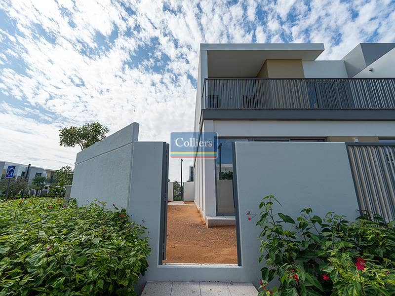Corner Unit | Single Row | Prime Location Corner Unit | Single Row | Prime Location