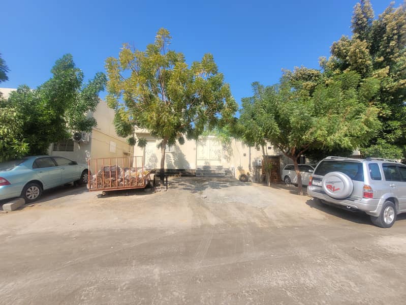 A popular house for sale in Ajman, Al Rashidiya area

 Opposite Al Rashidiya Park

 The area of ​​the house is 2000 square feet

 The house consists of

 5 rooms and a hall

 The house has two meters

 Rented for 40 thousand dirhams

 In a very special lo