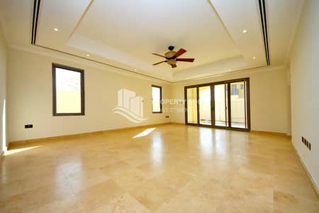 3 Bedroom Townhouse for Sale in Saadiyat Island, Abu Dhabi - 3-bedroom-townhouse-abu-dhabi-saadiyat-beach-mediterranean-living-area-1. JPG