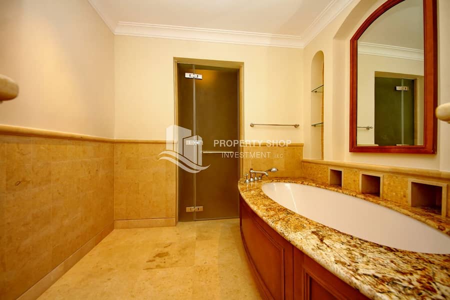 6 3-bedroom-townhouse-abu-dhabi-saadiyat-beach-mediterranean-master-bathroom-1. JPG
