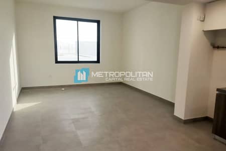 1 Bedroom Flat for Rent in Al Ghadeer, Abu Dhabi - Corner 1BR Unit | Double Row | First Floor