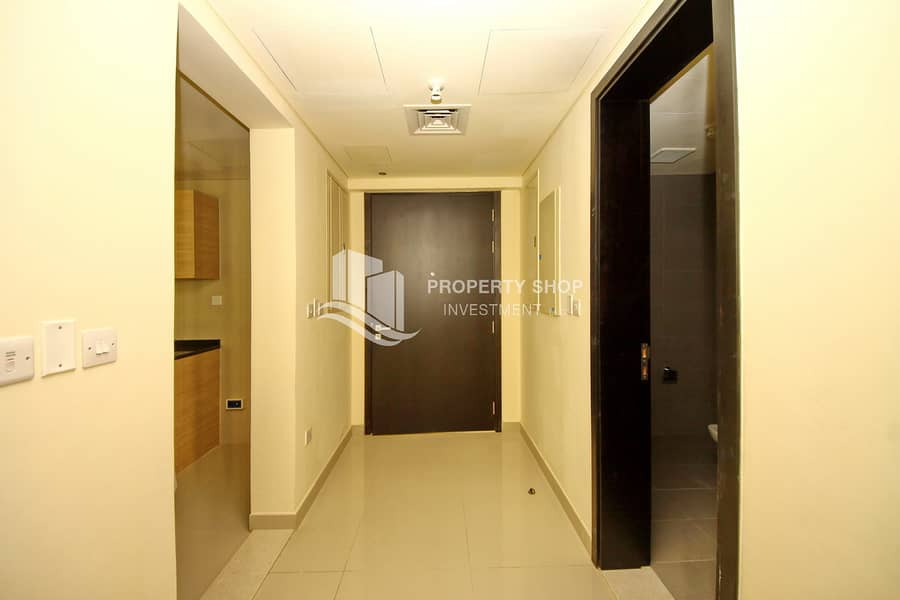 1-bedroom-apartment-abu-dhabi-al-reem-island-marina-square-tala-tower-foyer. JPG