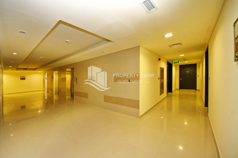 5 1-bedroom-apartment-abu-dhabi-al-reem-island-marina-square-tala-tower-hallway-1. JPG