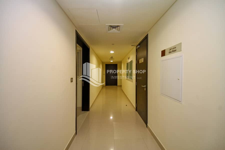 7 1-bedroom-apartment-abu-dhabi-al-reem-island-marina-square-tala-tower-hallway. JPG