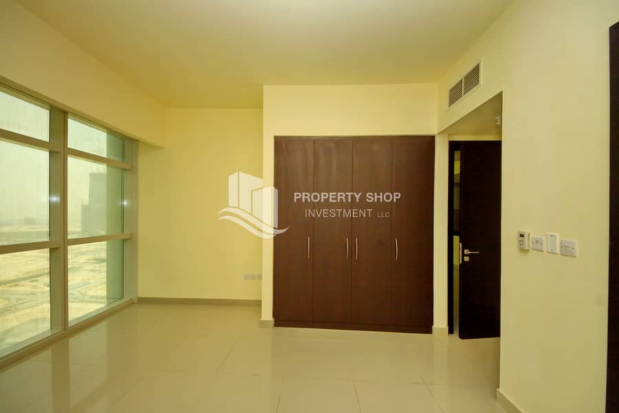 8 1-bedroom-apartment-abu-dhabi-al-reem-island-marina-square-tala-tower-built-in-cabinet. JPG