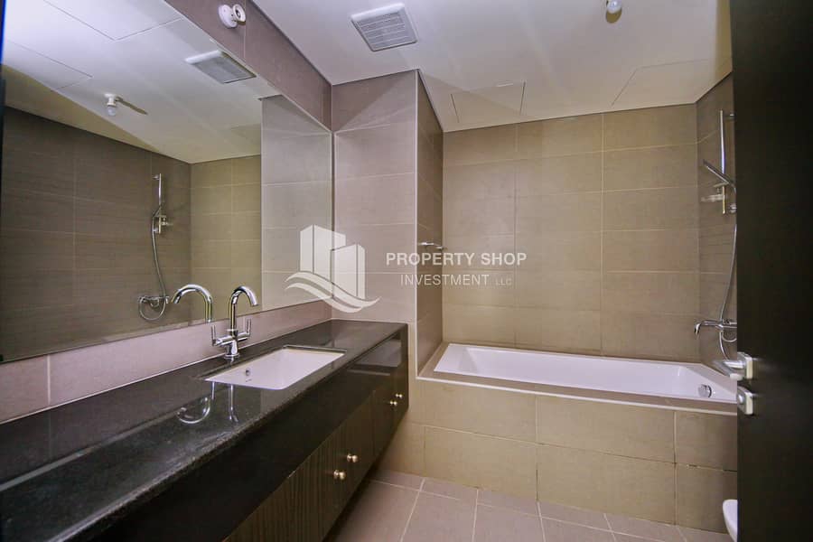 10 1-bedroom-apartment-abu-dhabi-al-reem-island-marina-square-tala-tower-bathroom. JPG