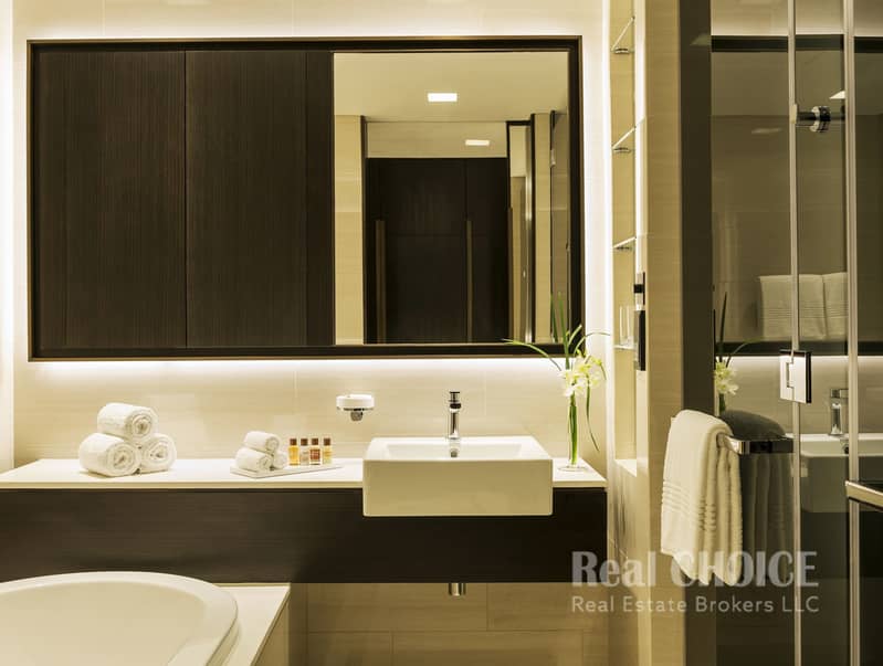 16 Sheraton Grand Hotel, Dubai - Apartment Bathroom. jpg
