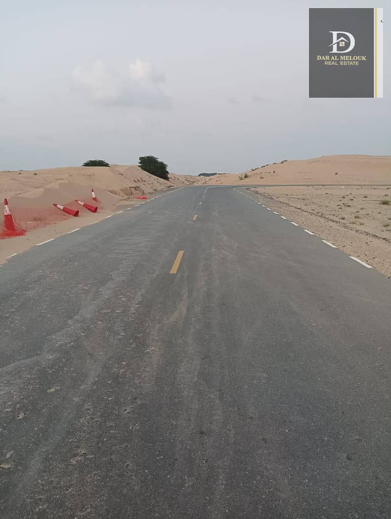 For sale in Sharjah, Al-Hoshi area, residential land, area of ​​5400 feet, permit for a ground villa and the first 50% of the roof. Freehold installments completed. All Arab nationalities. Excellent location on a street close to services. Al-Hoshi area is