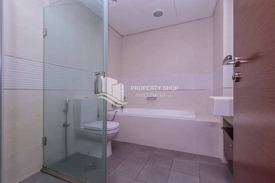 11 1-bedroom-apartment-al-reem-island-shams-abu-dhabi-gate-tower-1-bathroom. JPG