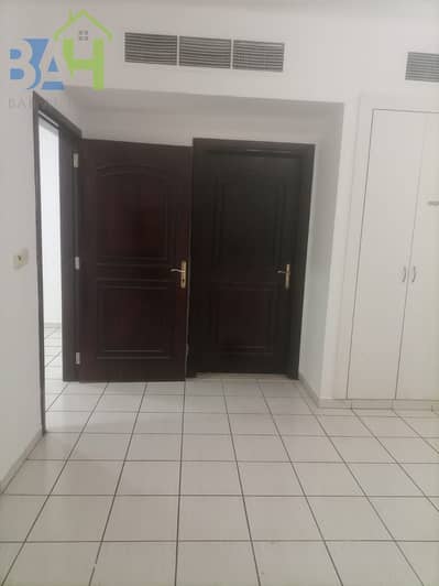 Luxurious 1bhk Room with wardrobe Family Building Good Location Near to metro stop just in 50k