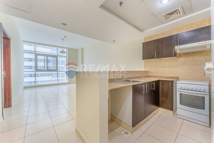 Vacant | Well Maintained | Pool View Vacant | Well Maintained | Pool View