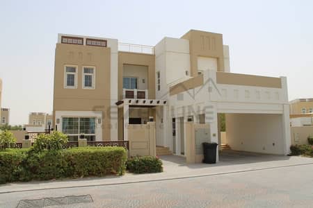 Vacant and Maintained 5 Bed Villa with Balcony Vacant and Maintained 5 Bed Villa with Balcony